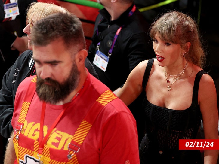 a7db1c029c954312868f4bb8fc55740e_md jason kelce taylor swift