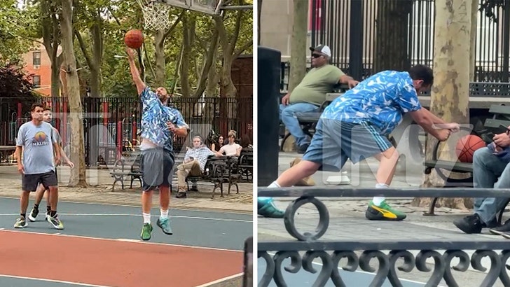 a8df7cbed20349b7a1880d044d970fc4_md 082224-adam-sandler-kal