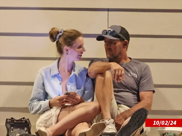 a994fd24939a41b088c00d79d945e03a_md lana del rey and husband bg 1