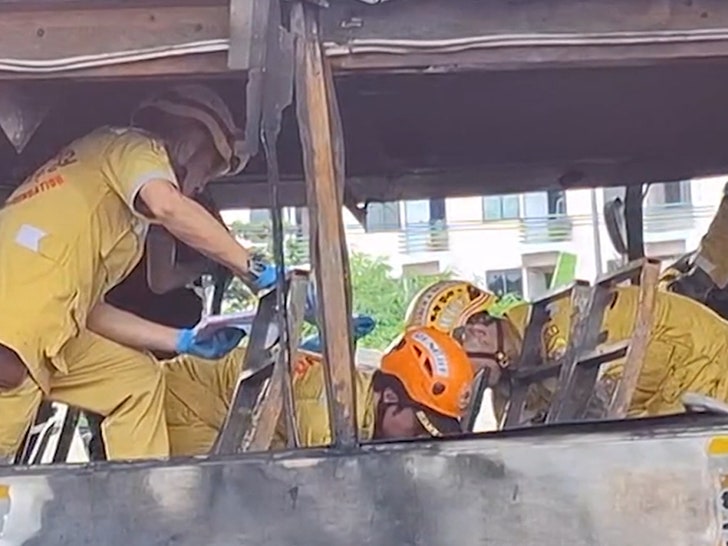 ab5a14cec0bd4974ab30df2432ad10dd_md 100124-thailand-bus-primary-6