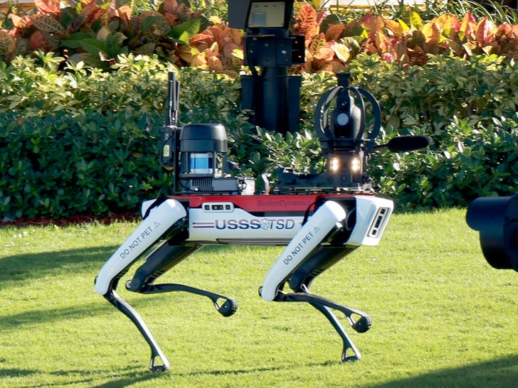 ac6d15558ca04ed49acb9d43b8a4c61a_md 1115-Mar-a-Lago-Robot-Dog-SUB