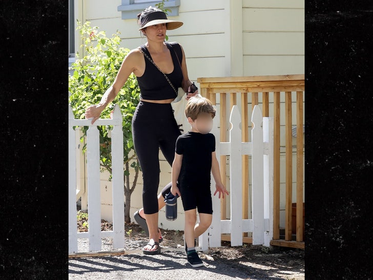ad6721eec5684007a6641effa9dd293c_md nikki bella with son sub