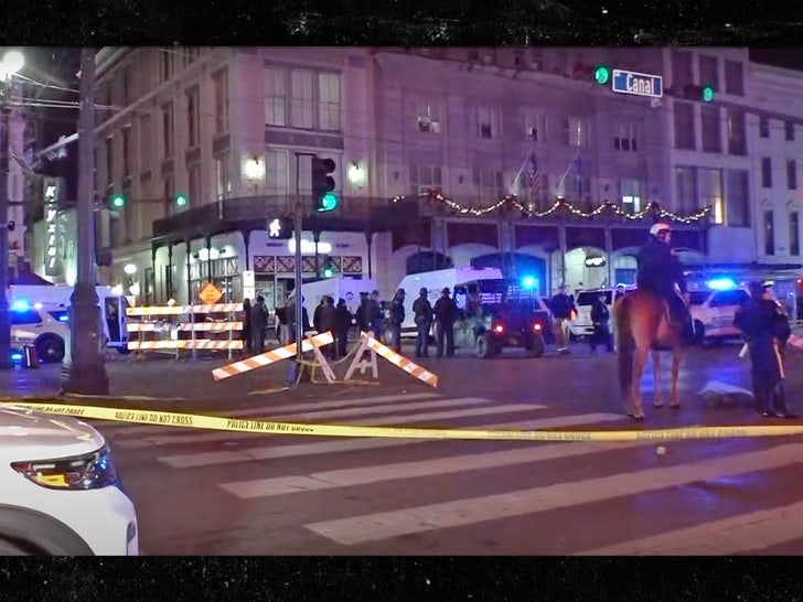 af179d4e13714283bd51b2d94adc959c_md-1 bourbon street new orleans crash wwltv-YouTube