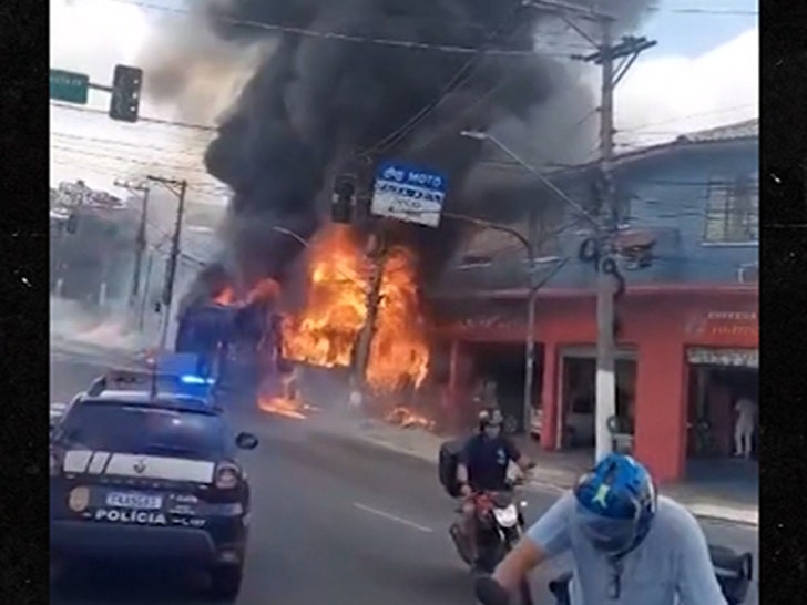 af3e4302e7a24ded8b87f9cb658ea15e_md 112624_burning_bus_brazil-sg4