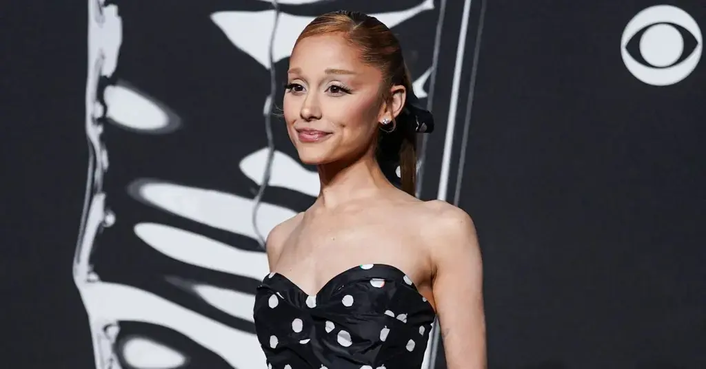 ariana grande urging fans stop dangerous body shaming comments