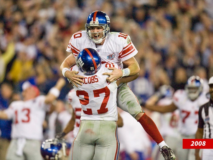 b334a55dd52841b69698a95cf8a615a0_md Eli Manning and Brandon Jacobs getty 1