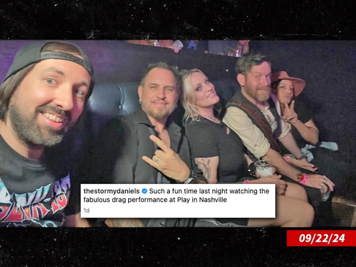 b3a10e9ffaf9483ebd87b55b4ff9d3e8_md stormy daniels at drag show