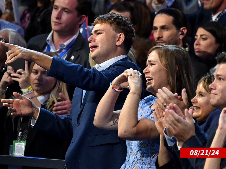 b4faccb231304d86b7003594aa9f6028_md tim walz and son getty 1