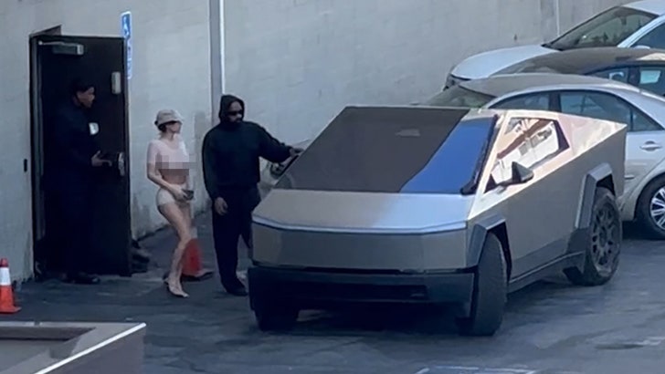 072424_bianca_censori_kanye_kal