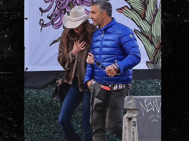 b8ca2443965d4cffb5bfd85dada4753d_md Mauricio Umansky Eryl Masters Aspen