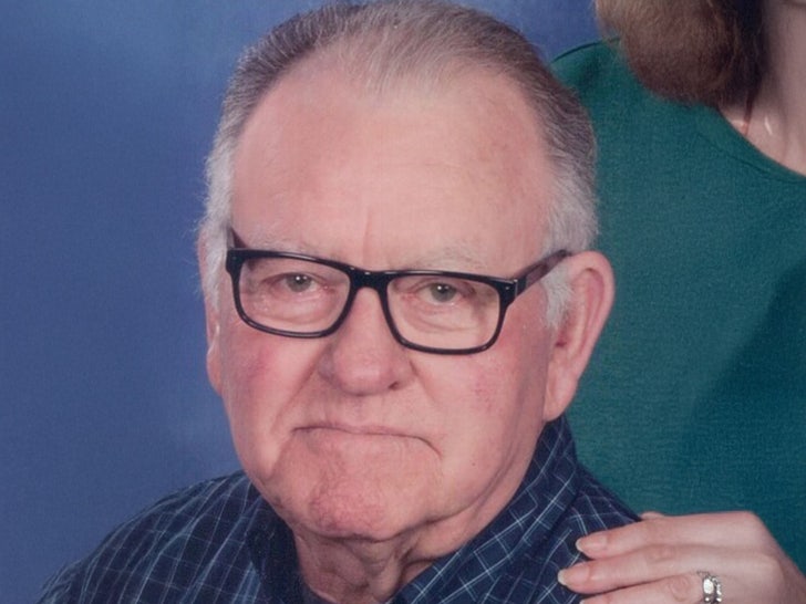 ba437f97b7294415ab1b2443aff60e3e_md david parton death dolly parton main