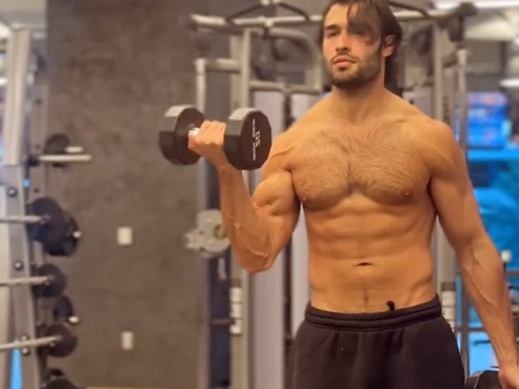 ba503d149a6949d38a39471e2e61b6cc_md 1126-Sam-Asghari-Shirtless-Workout-PIcs-Sub1