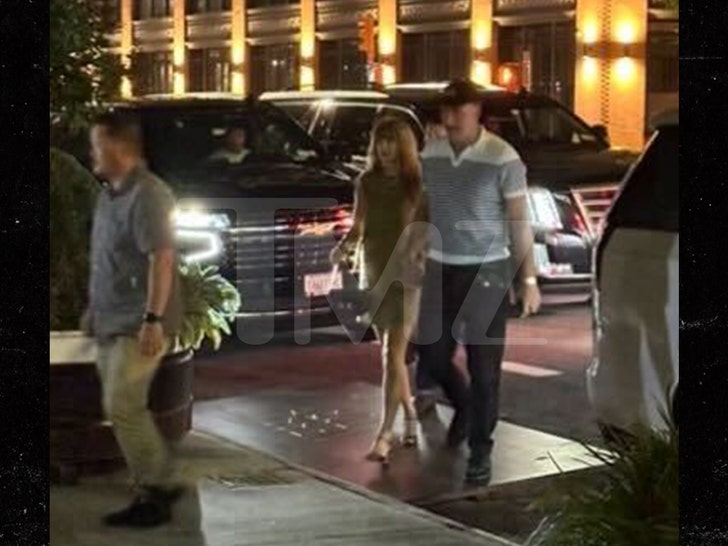 ba638cbd88ff40bc959efaf36db861aa_md travis kelce taylor swift