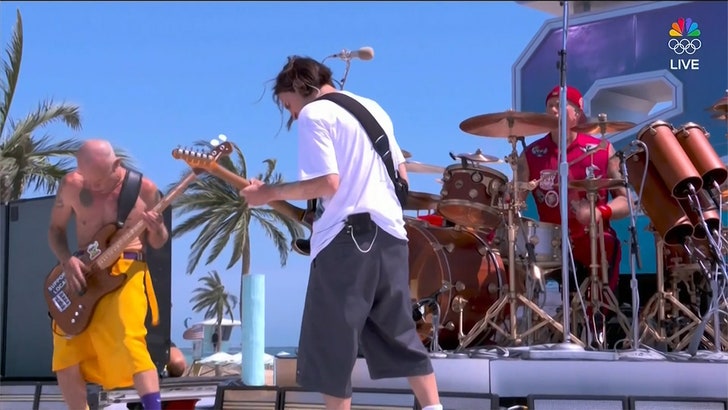 ba7b12d8e0864a8cba8b374f935bf783_md-1 081124_closing_concerts_kal_v2