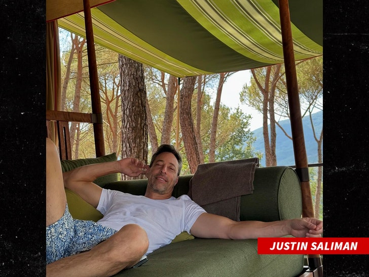 bb1adc5321144247ac7ca6d5a42ed62f_md Sofia Vergara and justin saliman