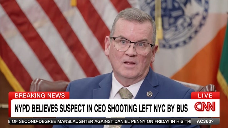 bb8fac7173dc4986bfbf346364bfe4ce_md 120624-nypd-commissioner-gun-kal