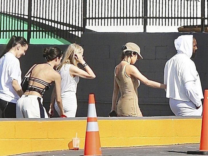 bb9ff49f92f04d0bb9cb5e5c6eff4901_md 0809-Kanye-Bianca-Walking-SUB