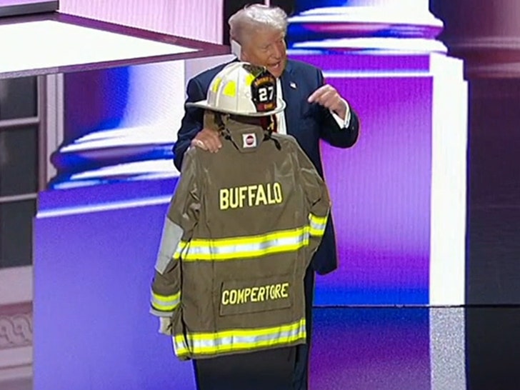 bc1a8aa6bca140b3bbc6906f9e95c7de_md 071824-donald-trump-1