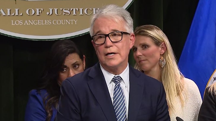 bcde21ceaa3f4cf19b15a6136d40bdc2_md 102424_menendez_presser_election_question_kal