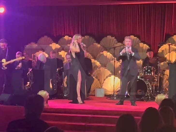 bf82507ecdfa4d249a2d368e91641718_md 092824_goldies_love-in_gala_short_hudson_singing_1905184