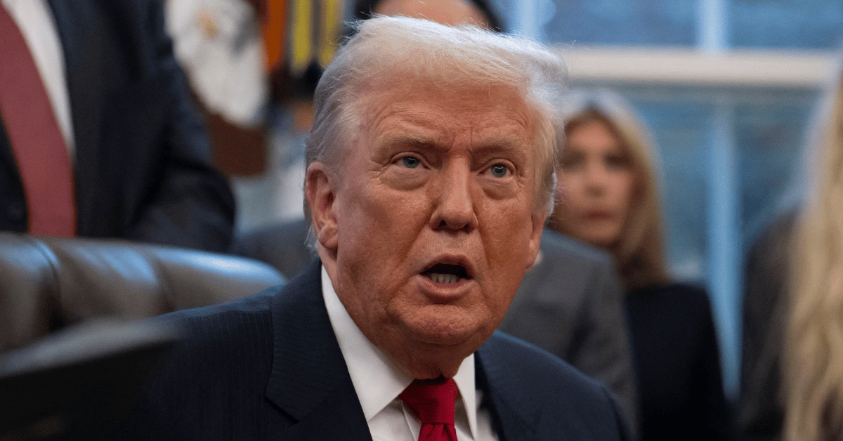 bill-maher-larry-david-essay-donald-trump-dinner-cheryl-hines-club-random-4-1762892215884 Photo of Donald Trump