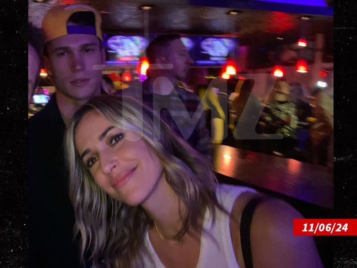 c22f18b0d1f243f2b7b6f2d1e60f5438_md-2 Kristin Cavallari mark estes