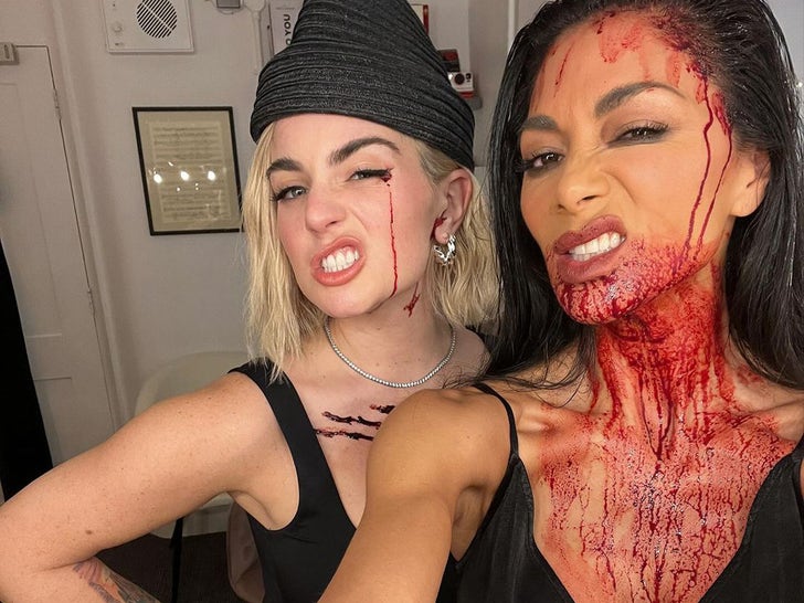 1010-Stars-With-Fake-Blood-Sub1