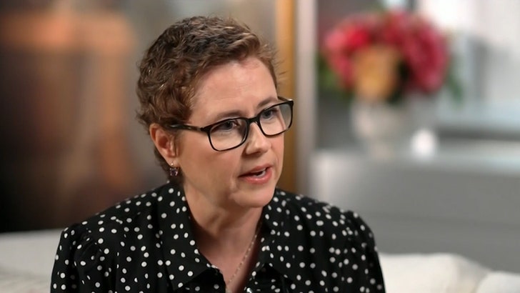 c8611a2293be4d6d92db309035bf8b12_md-1 102124_jenna_fischer_kal