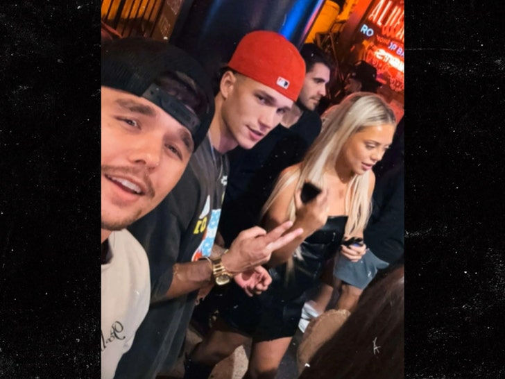 c97f60ce816e4ba09b4b4d889025c6c3_md mark estes and olivia walker snap 1