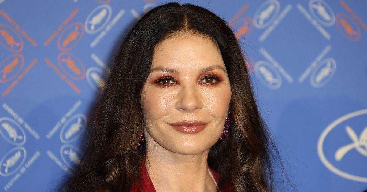 catherine-zeta-jones-facelift-filler-rumors-3-1761064106329 Dr. Charles Runels suspected the 'Chicago' star used fillers and may have had a neck lift to stay youthful.