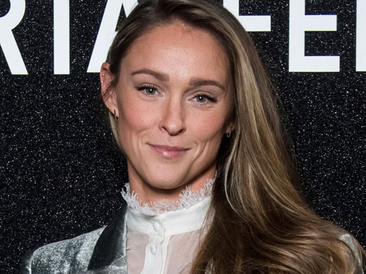 cbe3af5298e84a60b635342c284bb44f_md Kylie kelce