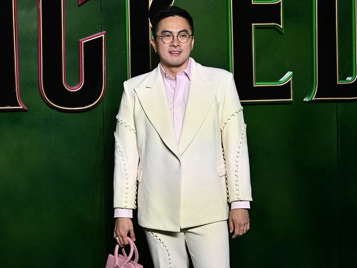 ce6f9e3725514fb0b3f057c626f354a8_md 1118-wicked-movie-premiere-london-red-carpet-looks-photos-primary-4