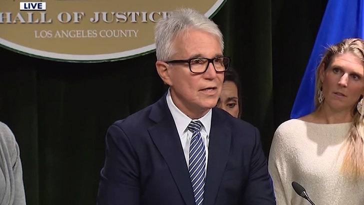 cfb03300fda3487b9b889c8ff1a75fd4_md-5 102424_menendez_presser_kal