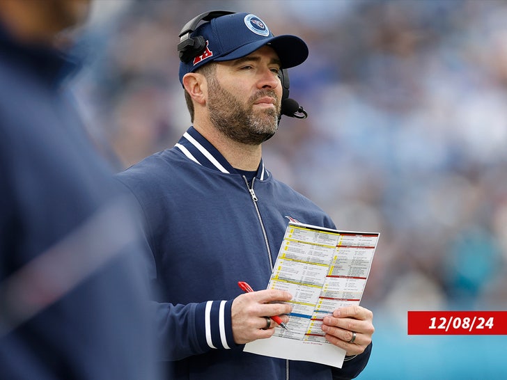 cfd4605bf4cb427f8e27812f60580767_md Brian Callahan sidelines tennessee titans sub