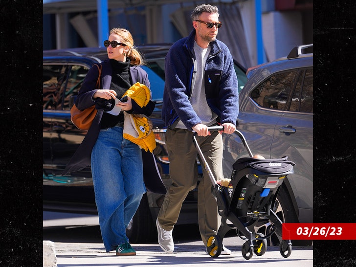 d10d17ca132a43aa8ab89a6a4bc7e7cf_md jennifer lawrence Cooke Maroney