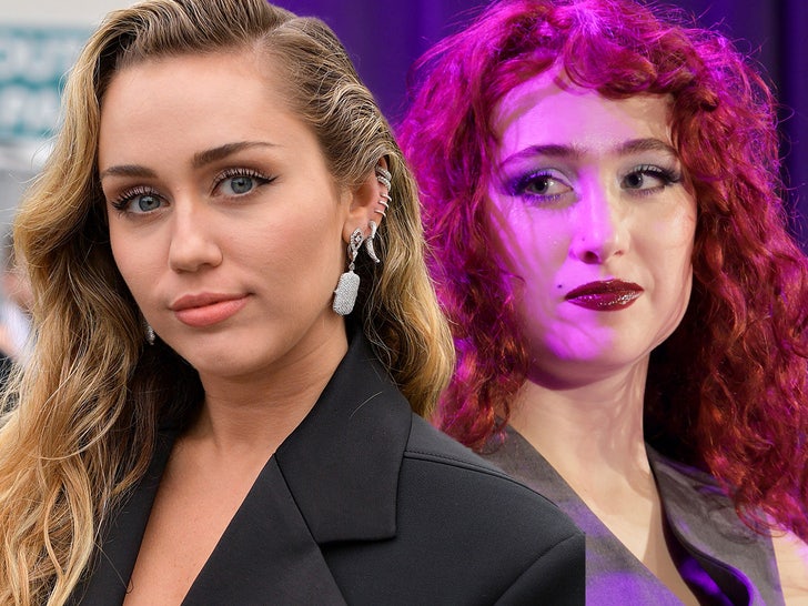 d346a9783bde4e4091f39518a38f2641_md miley cyrus chappell roan