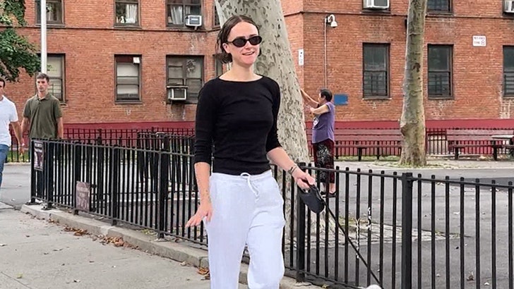 d3e12460206e4530942801c9dc833791_md 072524_ella_emhoff_kal