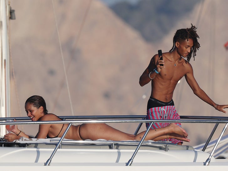 d4f8bb737b8b47f8abacaebda98dc39e_md 0813-Jaden-Smith-Kissing-And-Grabbing-Khleopatra-Butt-On-Yacht-In-Ibiza-primary-3
