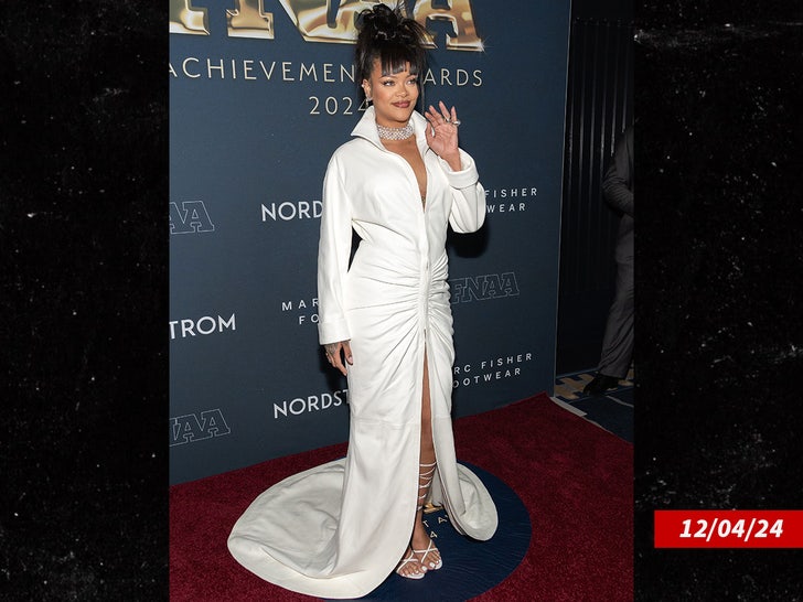 d5994563313840f2b3c47a108cd08790_md rihanna fnaa red carpet fashion sub