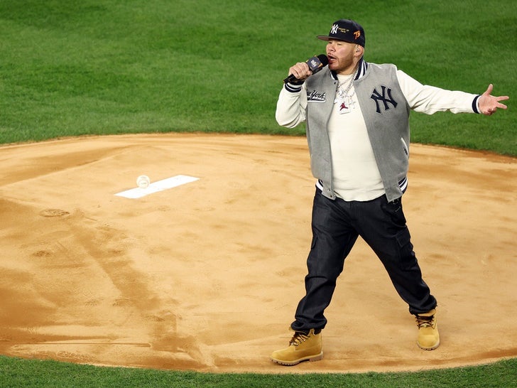 d5b88fdde3a14f85a716ba19bb0d46cd_md Fat Joe Performs At The World Series In NY