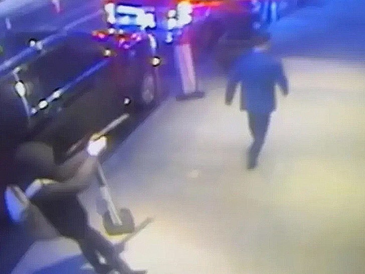 d73495cc742e4c5faa1d0d9d98e6e176_md-2 Brian Thompson shooting 1