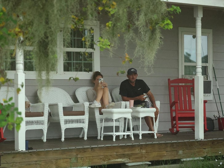 d782993d4ddf4816b8cec845cf6d16e0_md 0913-Lana-del-Rey-Jeremy-Dufrene-Louisiana-primary-2