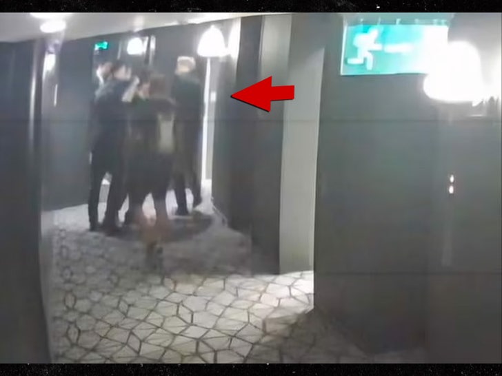 d7f7ae6394c843eebcfc4e9f194f2275_md liam payne hotel carry