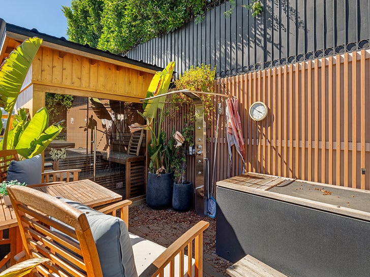 d8537dd19896418a816597e02bf32fa6_md 0828-Bill-Withers-House-sauna-backyard-SUB