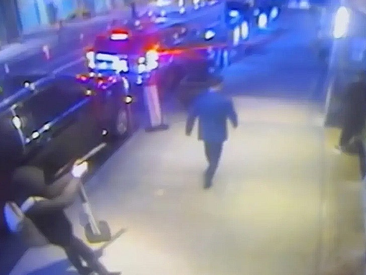 d8f57c102ab241389932660e6b664419_md NYPD Releases Footage of UnitedHealthcare CEO's Killer Opening Fire Brian Thompson