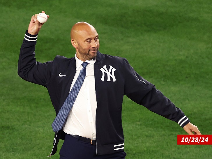 d9b947c96f6e4d2a8c7bb7b5c3a490ce_md-2 derek jeter yankees