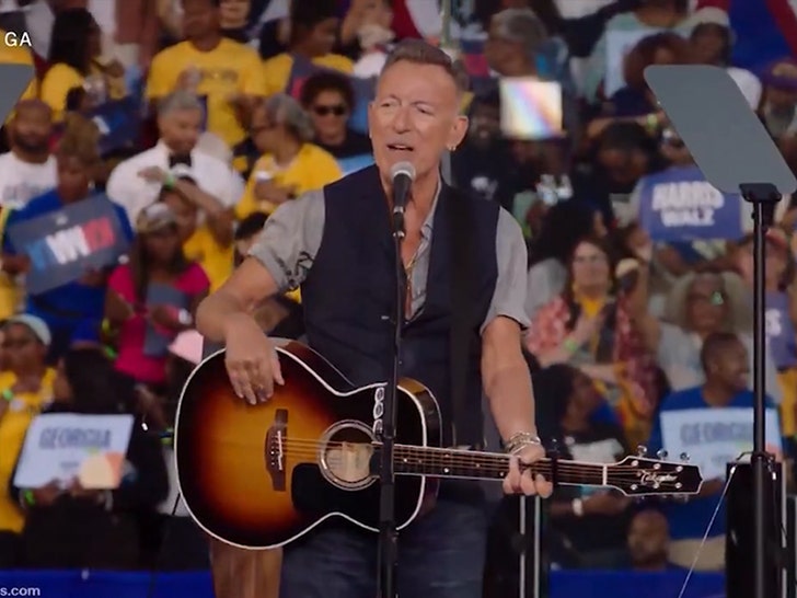 d9c38992d34c404c94d66cc9336644fa_md 102424-kamala-harris-rally-bruce-springsteen-primary