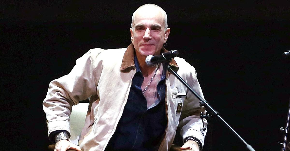 daniel-day-lewis-on-screen-madness-as-he-slugs-it-out-with-succession-star-brian-cox9-1762450488836 Photo of Daniel Day-Lewis