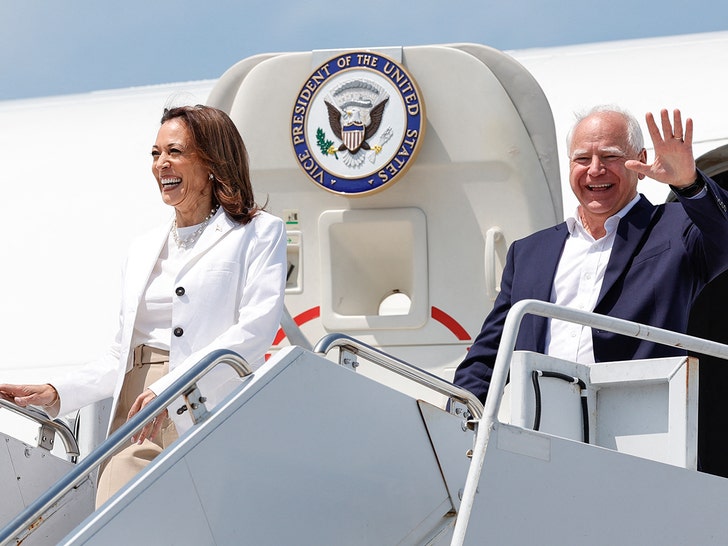 dbd1d8e1af484f1d8df1e4d39bd0c35c_md KAMALA HARRIS Tim Walz