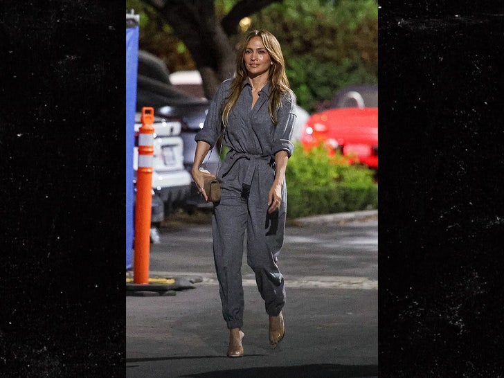 dc7058521c9e49ffa39f30f37fc6e422_md jennifer lopez